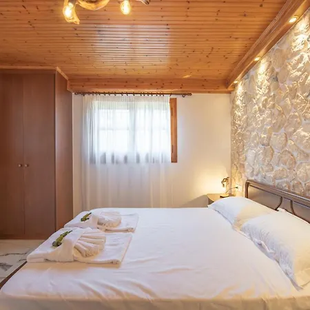 Yiannitsis - Sunset By The Sea, Acharavi Holiday home *
