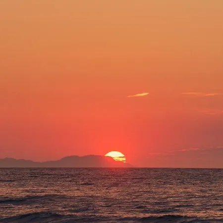 Feriehus Yiannitsis - Sunset By The Sea, Acharavi