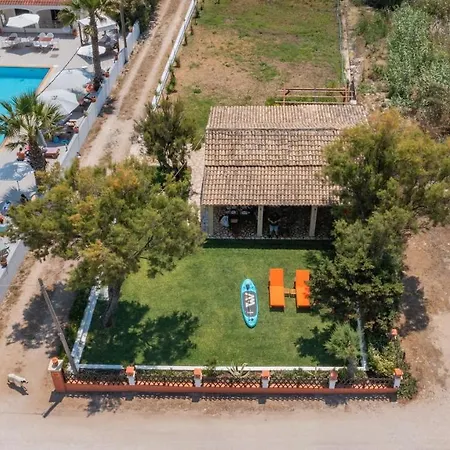 Yiannitsis - Sunset By The Sea, Acharavi Feriehus